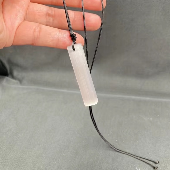 Simple Selenite necklace - Picture 7 of 8